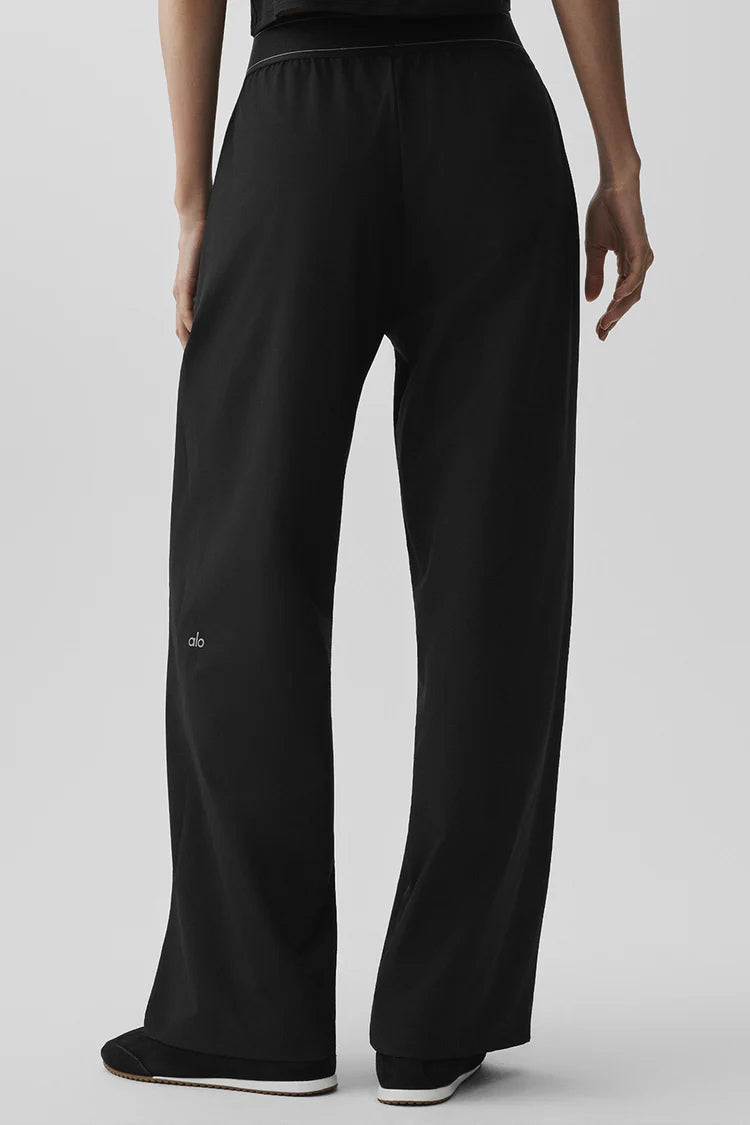 ALO Siyah Renk Elastik Bel Logolu Relaxed Fit Düz Paça Kadın Pantolon